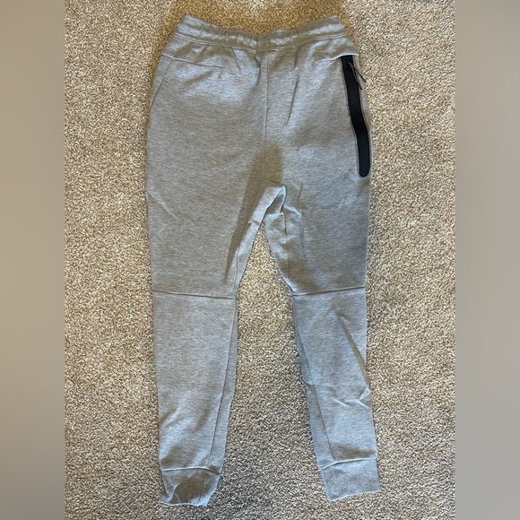 Men’s Nike Tech Gray Sweatpants Tapered Fit - Picture 2 of 6